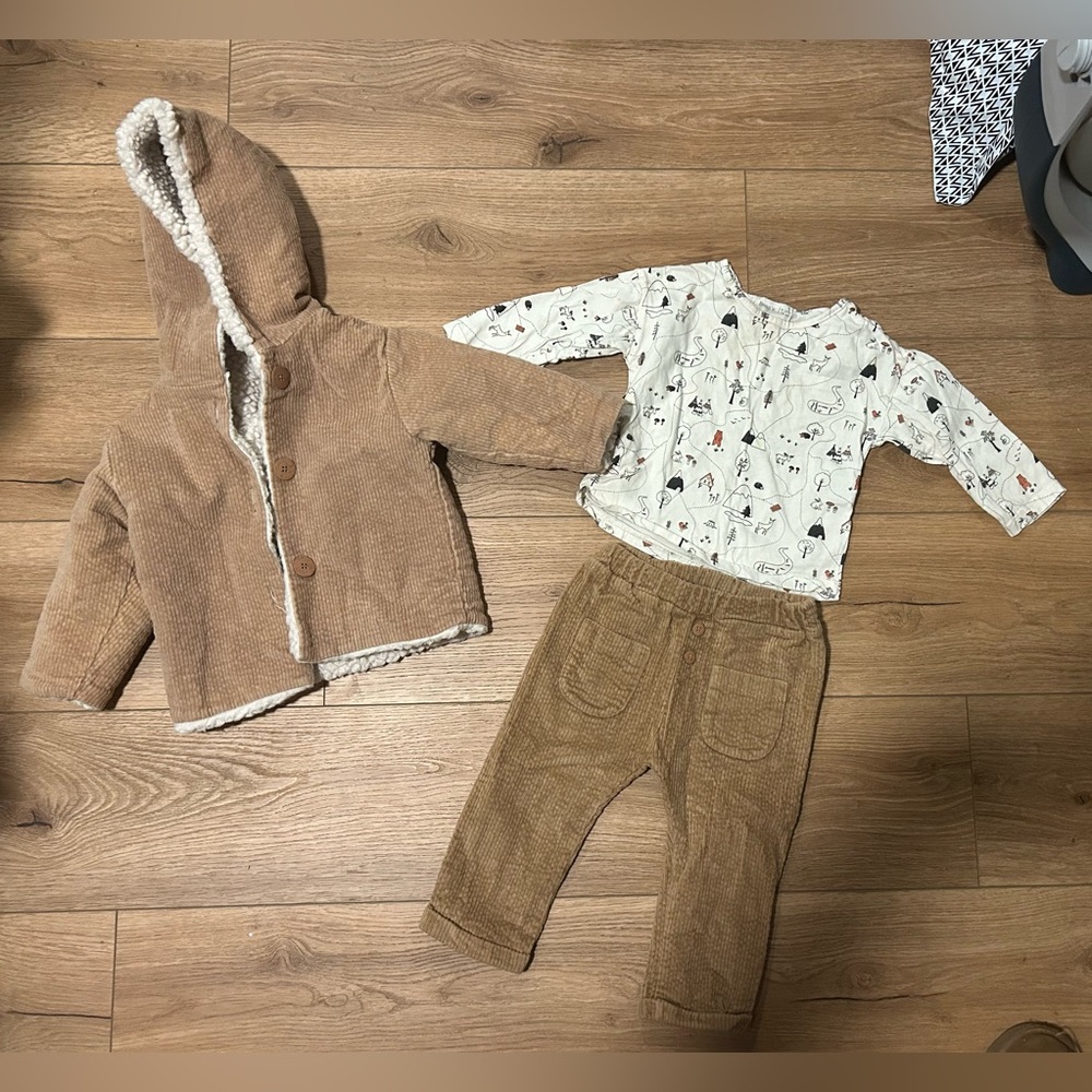 Bean’s 9 to 12 months. Long sleeve shirt, corduroy pants and thick jacket.
